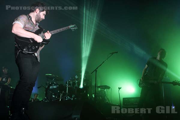 FOALS - 2013-11-12 - PARIS - Zenith - Yannis Philippakis - Walter Gervers - Edwin Congreave